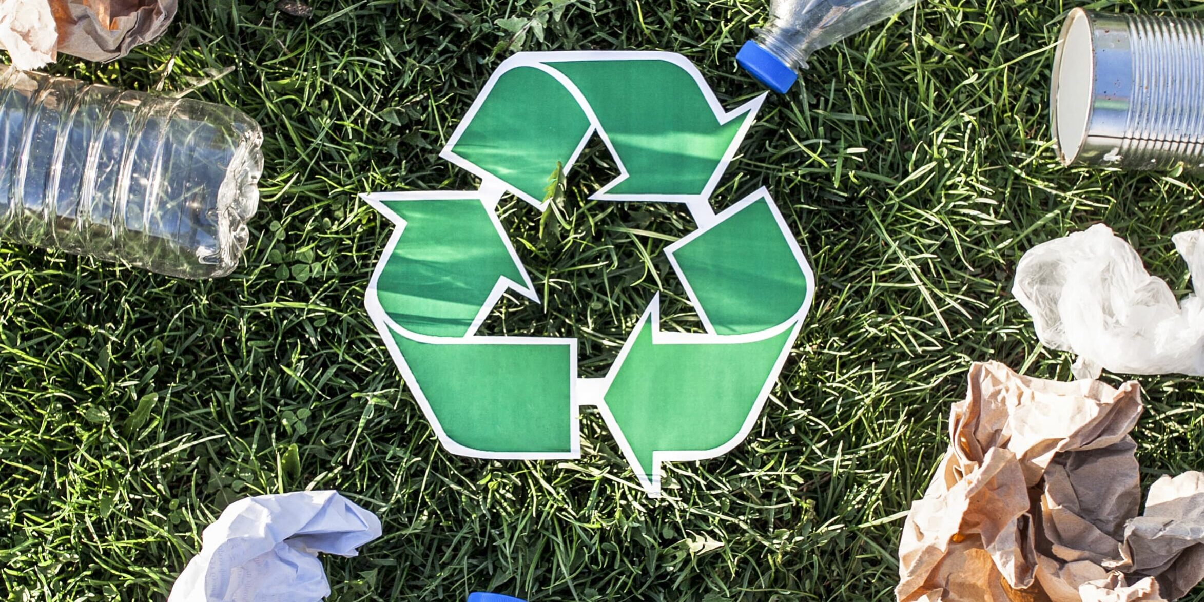 recycle-background-with-recycle-sign-rubbish_compressée